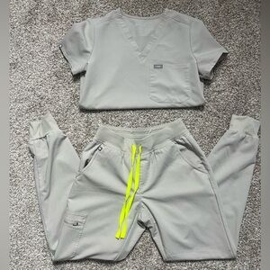 Figs Limited Edition Slate Scrub Set with Neon Drawstring